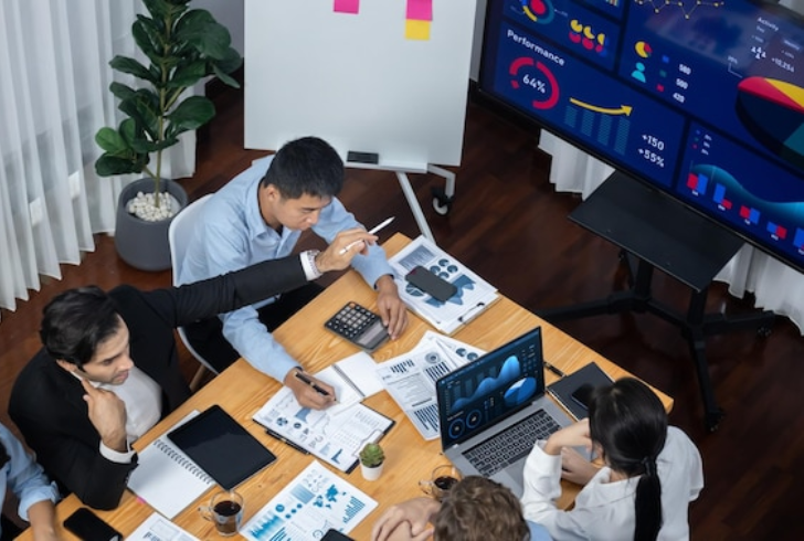 Team leads strategy with digital insights
